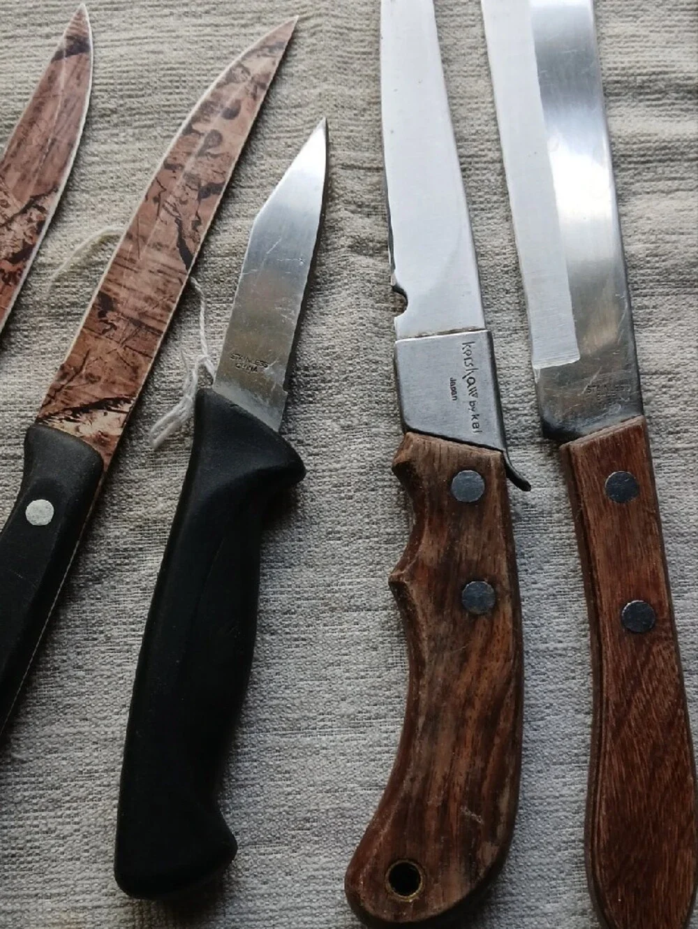 Assorted Kitchen Knife Set with Wood and Black Handles